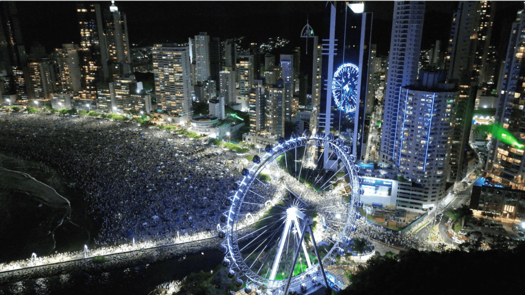 Balneário Camboriú,FG Big Wheel,Réveillon 2025,fogos de artifício,Pontal Norte,Praia Central,rodas gigantes na América Latina,Big Bär Rooftop,open bar,1 milhão de pessoas,100% ocupação hoteleira
