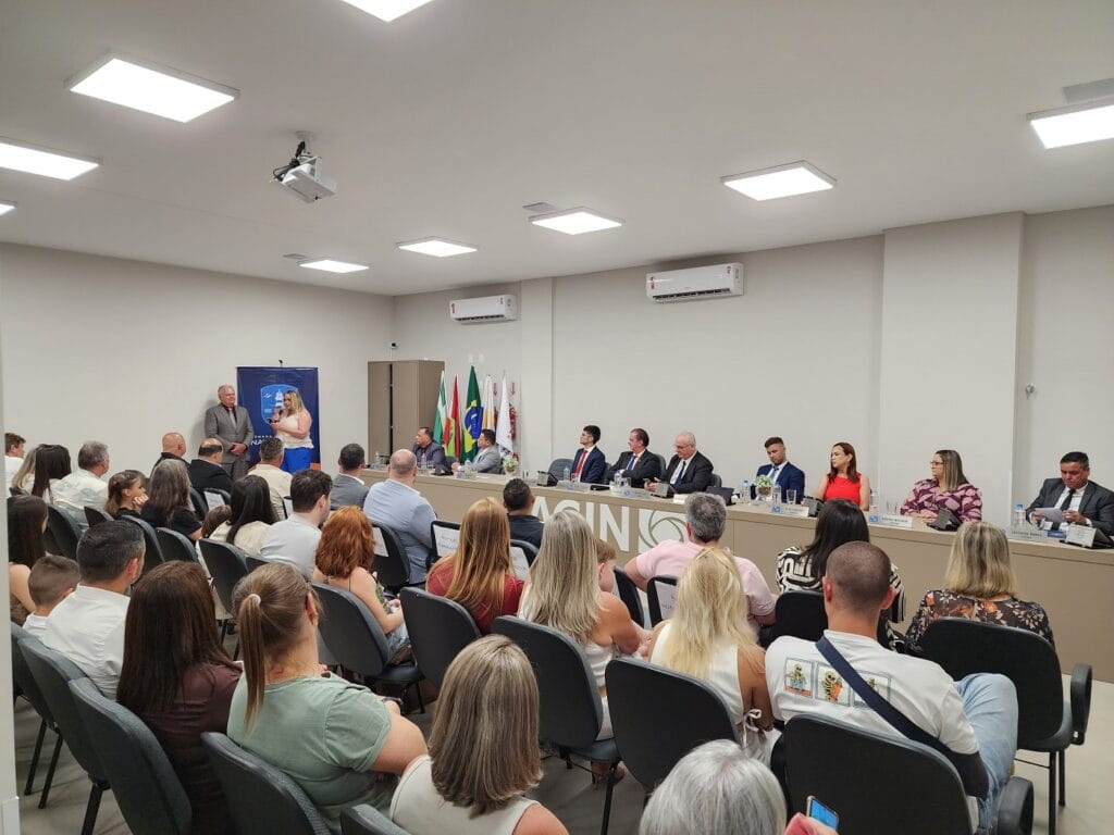 Câmara de Navegantes celebra cidadãos que transformam com Sessão Solene de Outorga de Títulos