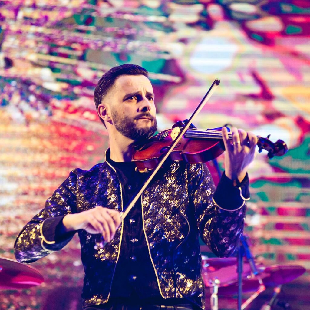 Especial de Natal 2024 do violinista Simão Wolf segue turnê no estado de Santa Catarina