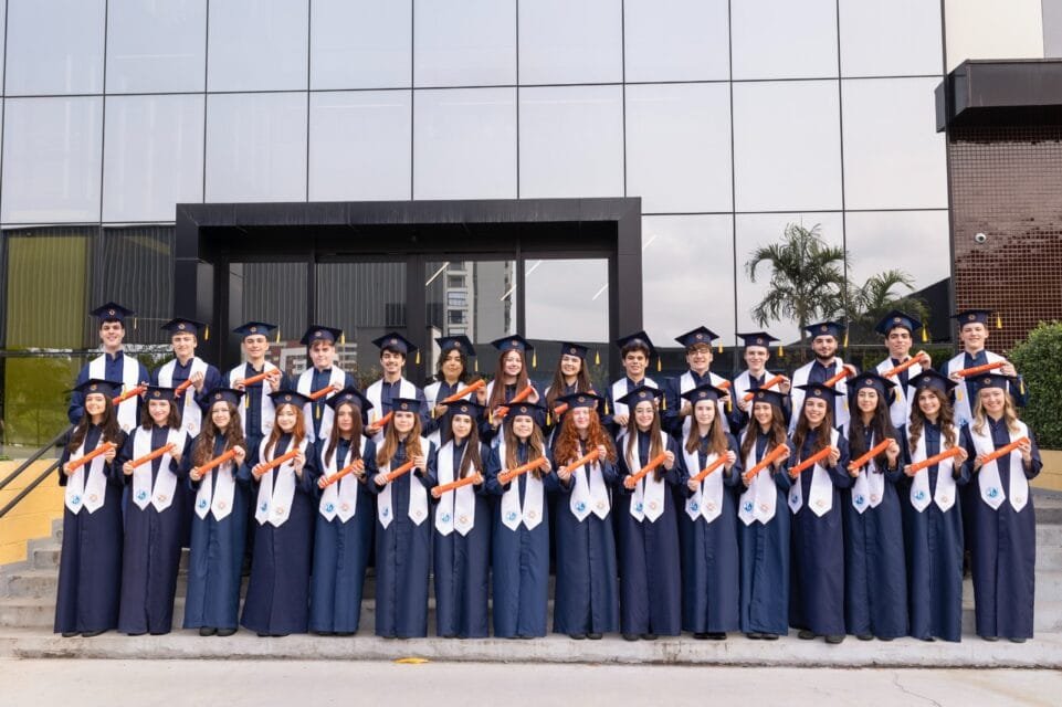 Coree forma 10ª turma de terceirão
