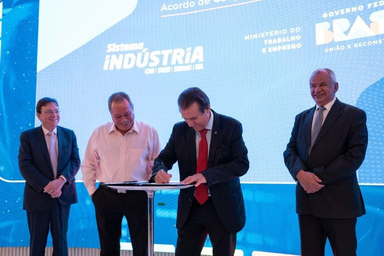 Governo,CNI e Senai assinam acordo para oferecer 200 mil vagas em cursos gratuitos de qualificação profissional
