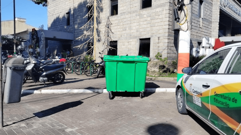 Prefeitura de Camboriú,lixeiras contêineres,coleta de lixo,descarte de resíduos,conscientização ambiental,resíduos sólidos