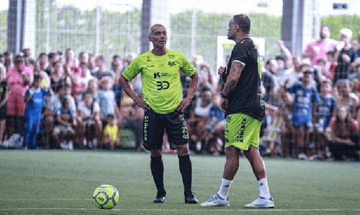 futebol brasileiro,Romário,Denilson,Balneário Camboriú,Pelada dos Amigos,Ginásio Multieventos Sérgio Lorenzato,Gabriel Gubela,Alan Ruschel,Márcio Santos,Índio,São Paulo,Fluminense,Neymar,Chapecoense,showbol,LED,SportTV,Cazé TV,Dado Faigel,futebol feminino,escolinhas,famílias carentes