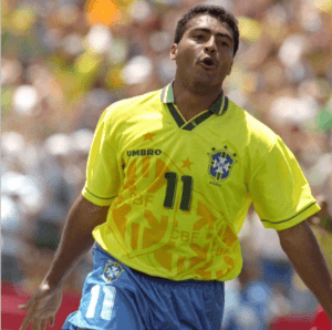 futebol brasileiro,Romário,Denilson,Balneário Camboriú,Pelada dos Amigos,Ginásio Multieventos Sérgio Lorenzato,Gabriel Gubela,Alan Ruschel,Márcio Santos,Índio,São Paulo,Fluminense,Neymar,Chapecoense,showbol,LED,SportTV,Cazé TV,Dado Faigel,futebol feminino,escolinhas,famílias carentes