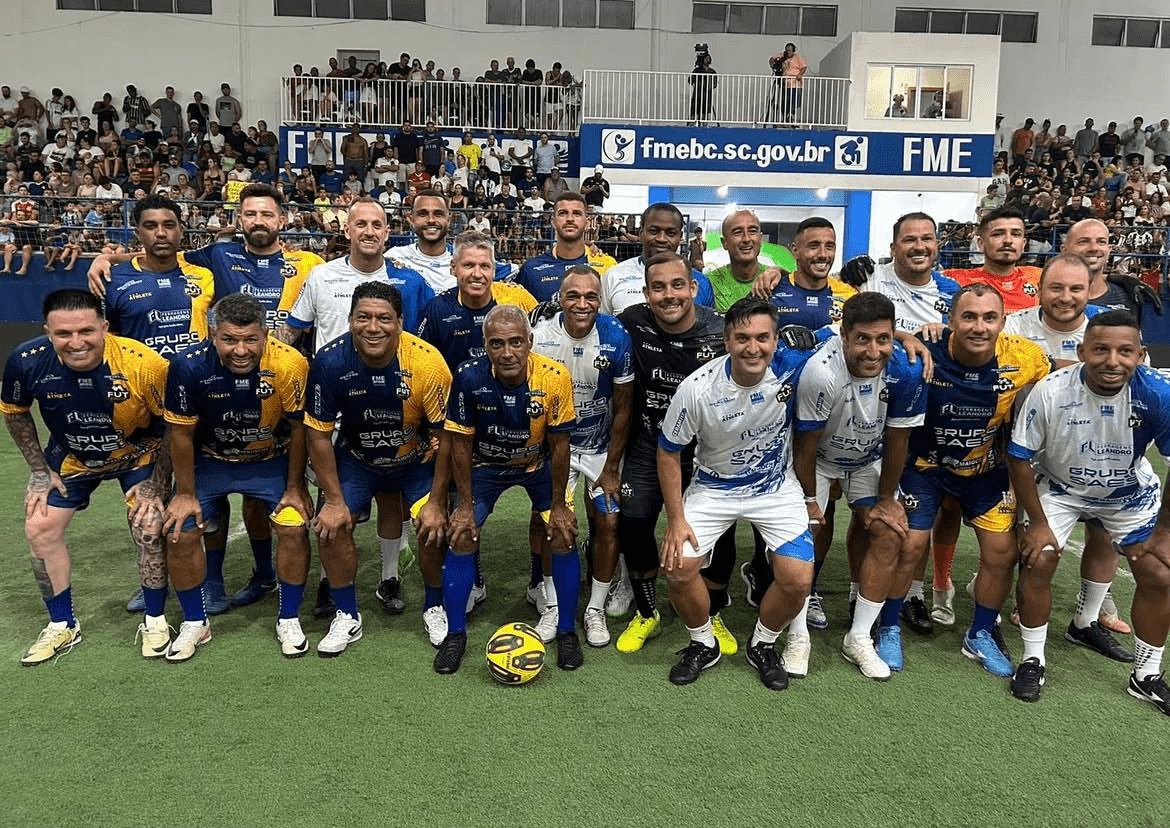 Ginásio Sérgio Lorenzato,Pelada dos Amigos,Futebol Brasileiro,Gols,Solidariedade,Instituições,Esporte,Generosidade,Romário,Denilson Show,Balneário Camboriú,Ação Social,Alimentos,Transformação Social