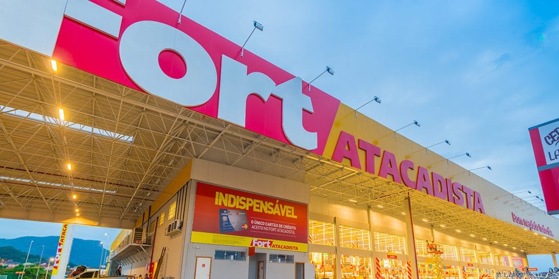 Nova loja,que recebeu investimento de R$ 40 milhões,está localizada no bairro São Vicente; no mesmo dia,inauguram outras 3 lojas do Fort Atacadista - feito inédito do Grupo Pereira