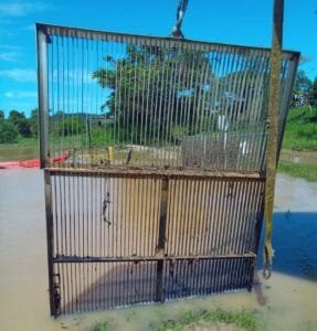 Emasa realiza limpeza de canal de captação e normaliza operações após fortes chuvas