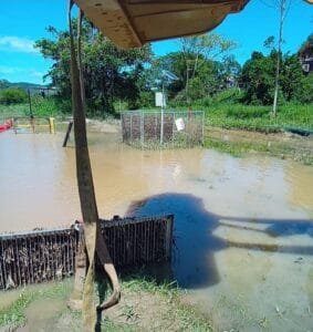 Emasa realiza limpeza de canal de captação e normaliza operações após fortes chuvas