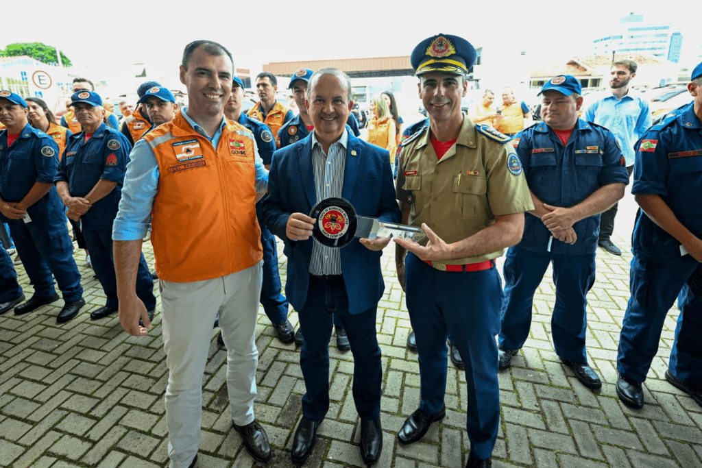 caminhonetes 4x4,Corpo de Bombeiros Militar,Santa Catarina,Defesa Civil,BRDE,prevenção de desastres,políticas públicas