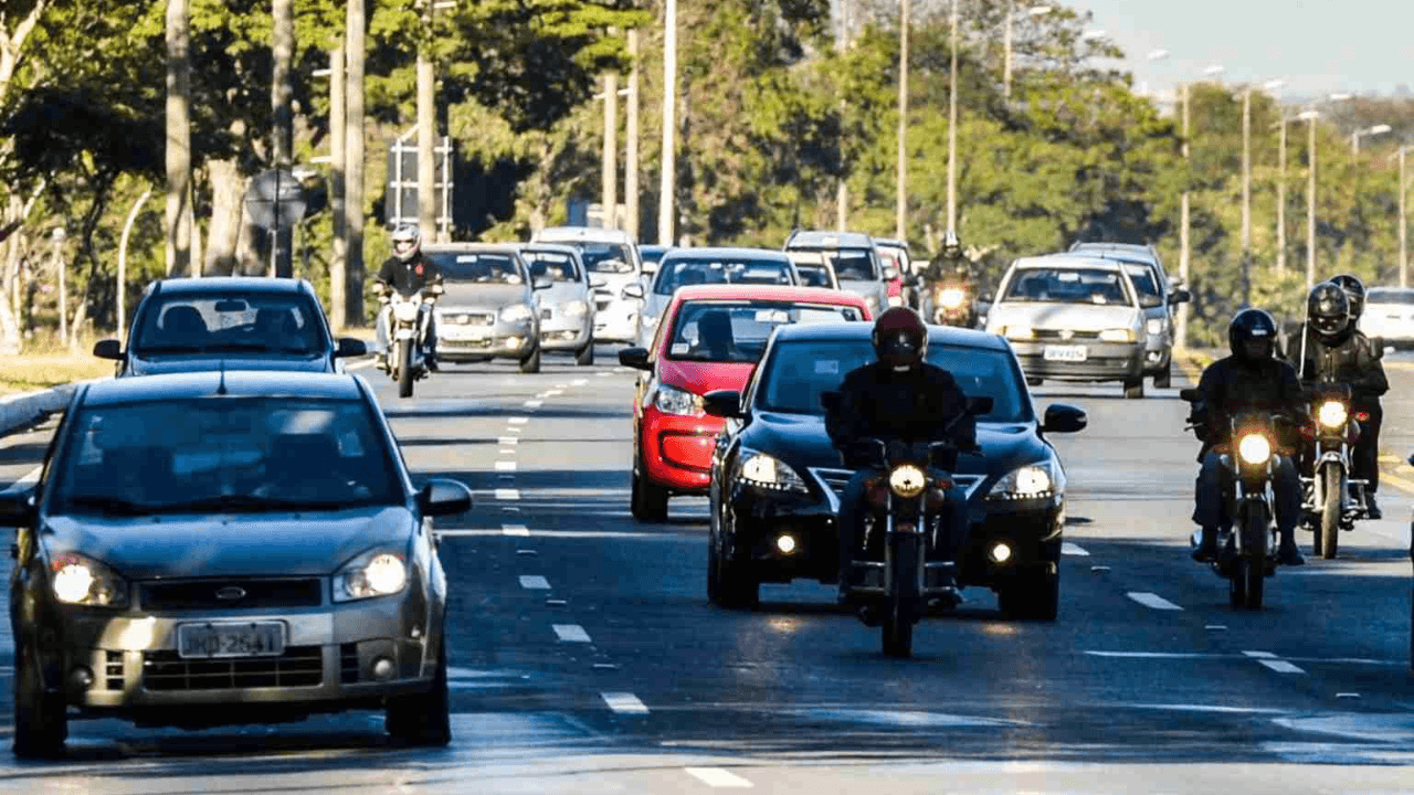faróis baixos,infração de trânsito,segurança viária,redução de acidentes,Luiz Gustavo Campos