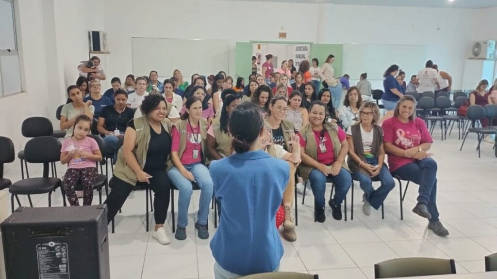 saúde feminina,Dia da Mulher,Camboriú,câncer de mama,câncer de colo do útero,doenças cardiovasculares,infecções sexualmente transmissíveis,gestação,menopausa,violência contra a mulher,exames preventivos,hábitos saudáveis,qualidade de vida,Unidades Básicas de Saúde,Santa Catarina
