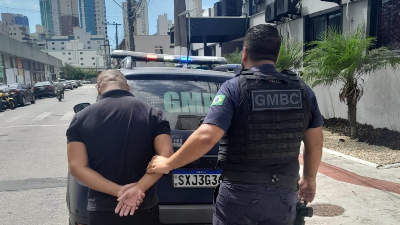 prisão,receptação,motocicleta furtada,Balneário Camboriú,Guarda Municipal