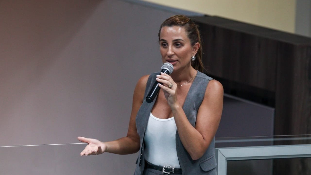 Balneário Camboriú,macrodrenagem,Praia Central,Juliana Pavan,Carlos Humberto Silva,galerias subterrâneas,infraestrutura urbana,enchente,ressaca,reunião pública,Canal do Marambaia,Rua 2000,desenvolvimento urbano,Santa Catarina