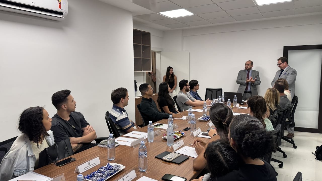 Procuradoria Geral do Município,sistema tributário nacional,competência tributária,Dr. Márcio Dorneles,Jeancarlo Gorges,Uniavan,direito tributário,impostos municipais,Maria Fernanda Graneman,educação jurídica,desenvolvimento profissional,PGM,acadêmicos de direito