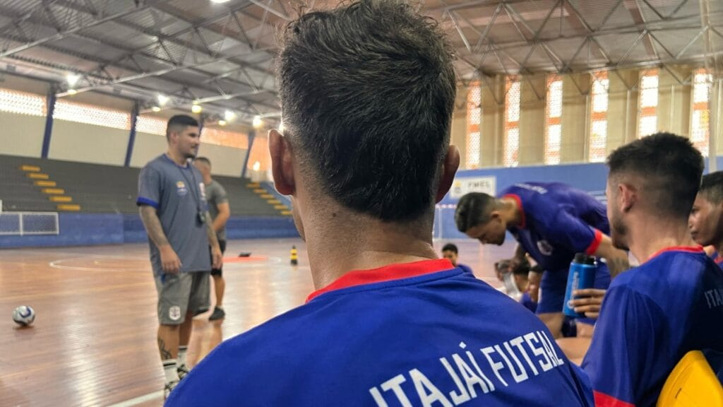 peneira de futsal,Itajaí,Fundação Municipal de Esportes,Ginásio Gabriel Collares,Fesporte,2025,atletas,15 a 18 anos,testes,documento de identidade,equipes competitivas,seleção,esportes