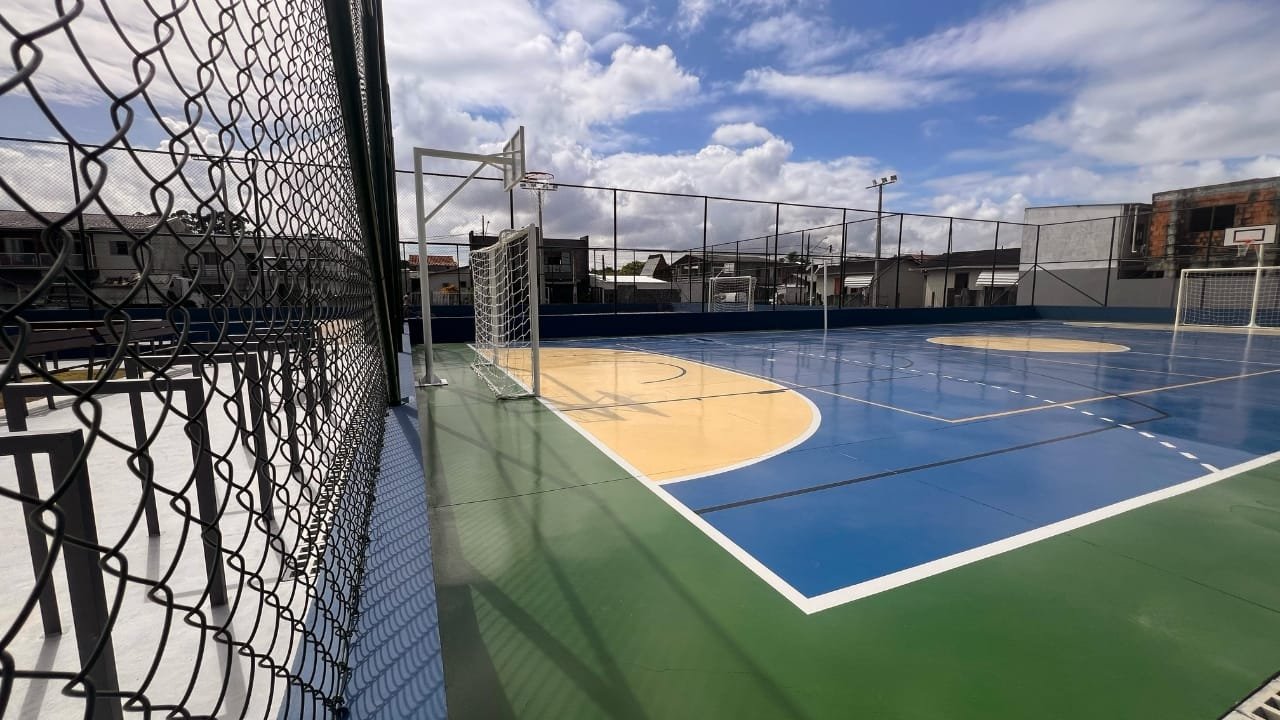 Prefeitura de Itajaí,Portal II,Santa Regina,Otto Luiz Quintino Junior,quadra poliesportiva,pista de skate,parque infantil,Superintendência das Fundações,basquete 3x3,handebol 4x4,skate street,grafiteiros,Anna Carolina Martins,Associação de Moradores,R$ 3 milhões,atividades recreativas