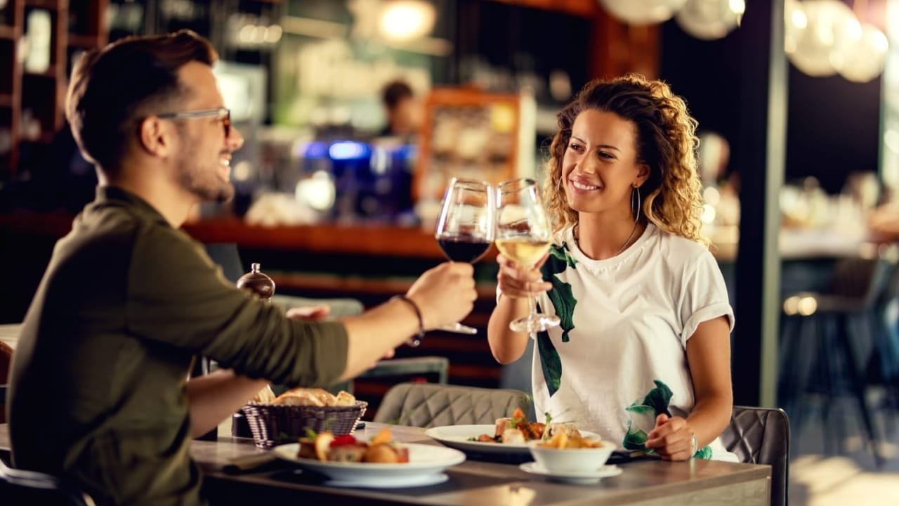 Carnaval 2025,Abrasel,Bares,Restaurantes,Faturamento,Santa Catarina,Desemprego,Turismo,Recuperação Pós-Pandemia,Endividamento,Preços dos Insumos,Carga Tributária,Litoral Catarinense,Temporada de Verão,Atraso em Pagamentos,Inflação,Acesso a Crédito,Estratégias de Crescimento