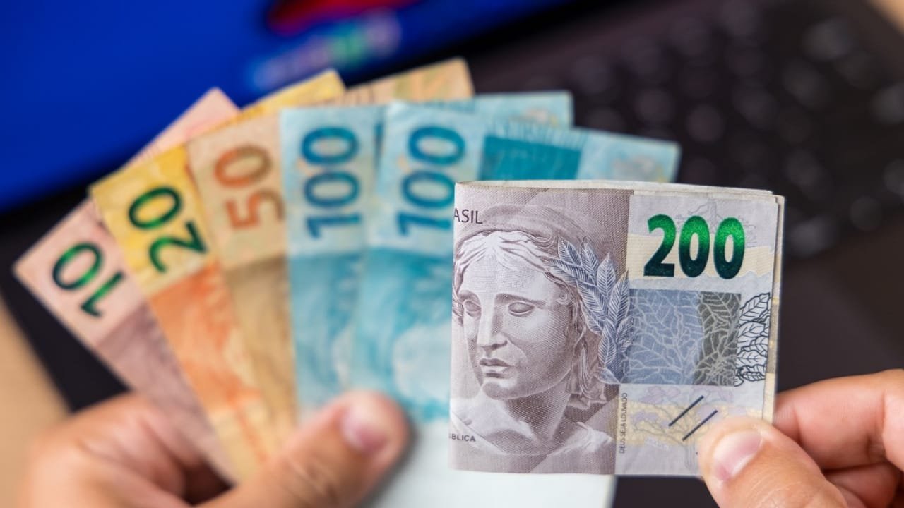 Inadimplência,Desemprego,Renda Média,Capacidade de Pagamento,Investimentos,Comércio,Crescimento Econômico,Confiança Empresarial,Santa Catarina