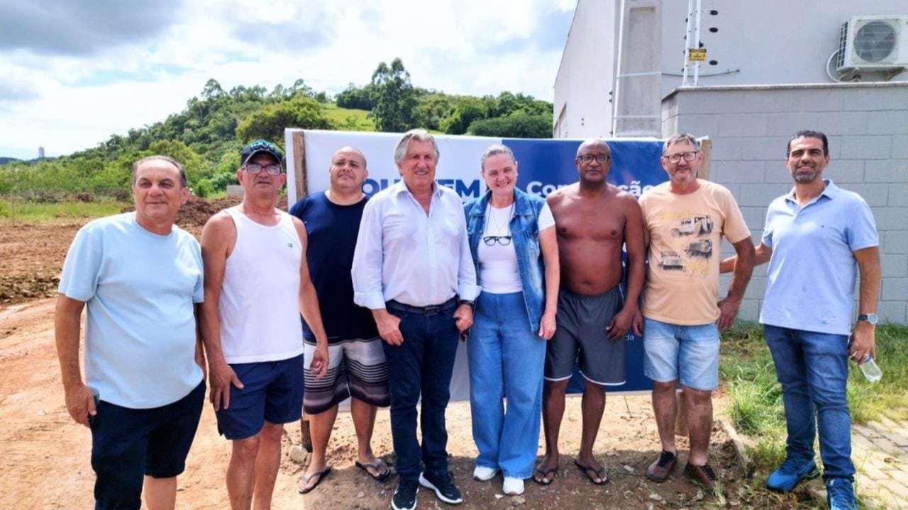 Camboriú,nova escola,bairro Centro,R$ 2,2 milhões,7 salas de aula,educação infantil,Carin Krug,Leonel Pavan,Rua Mariano Teixeira,200 alunos,infraestrutura educacional,investimento,prefeitura,secretaria de educação