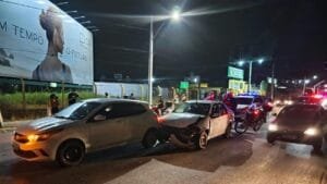 fiscalização,Balneário Camboriú,Fiat Siena,Rodoviária,Rua São Paulo,Marginal Leste,Marginal Oeste,prisão,CPP,Agentes de Trânsito,acidente,transporte irregular