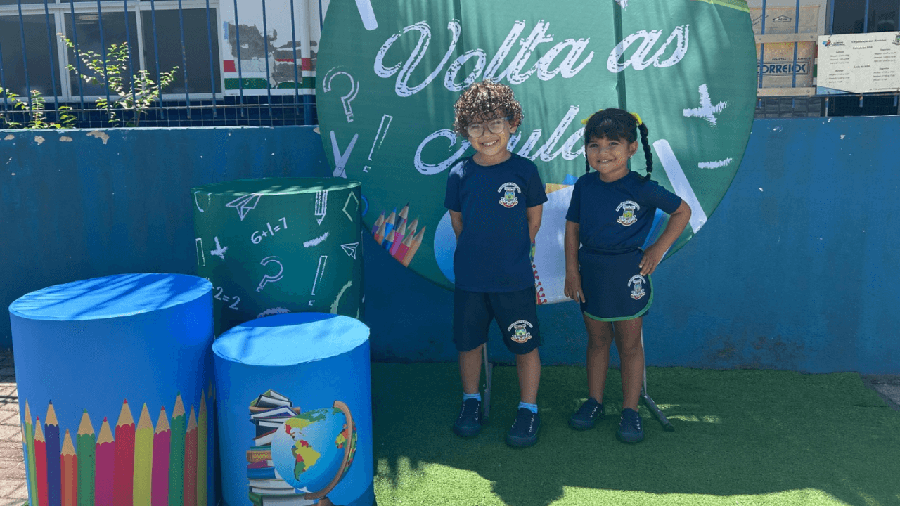 uniformes escolares,início do ano letivo,kits de materiais escolares,estudantes,Porto Belo