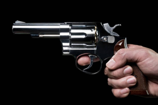 Morte,Disparos de Arma de Fogo,Suspeitos,Investigação,Motivo,Atividades Criminosas,Ferimentos