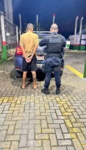 Guarda Municipal,violência doméstica,medida protetiva,prisão em flagrante,Central 153,agressão contra mulher,Lei Maria da Penha,descumprimento de medida protetiva,denúncia de violência,Central de Plantão Policial,proteção à mulher,crimes contra mulheres,ex-companheiro agressor,flagrante delito,segurança pública