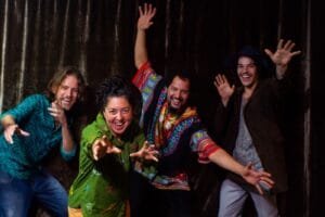 Bombinhas,Música de Calçada,Choro Áfrico,Aline Vieira,Tramela Produções,shows gratuitos,cultura,verão,música de rua,economia criativa,Fundação Municipal de Cultura,Carlinhos Ribeiro,Elio Lorenzo,Ney Souza,Pedro Silva