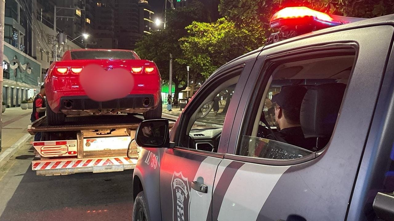 Guarda Municipal,Camaro roubado,Balneário Camboriú,Operação BC Mais Segura,recuperação de veículo,Avenida Atlântica,Praça Tamandaré,Chevrolet Camaro,furto de carro,segurança pública,Central de Plantão Policial,crimes em Santa Catarina,abordagem policial,rondas preventivas,veículo recuperado