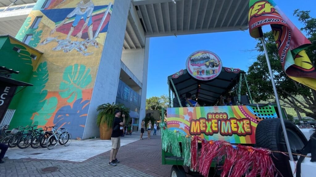 Charangas,BC Folia,marchinhas de Carnaval,Balneário Camboriú,Mexe-Mexe,Siri Sarado,Simão Wolf e Banda,programação de Carnaval