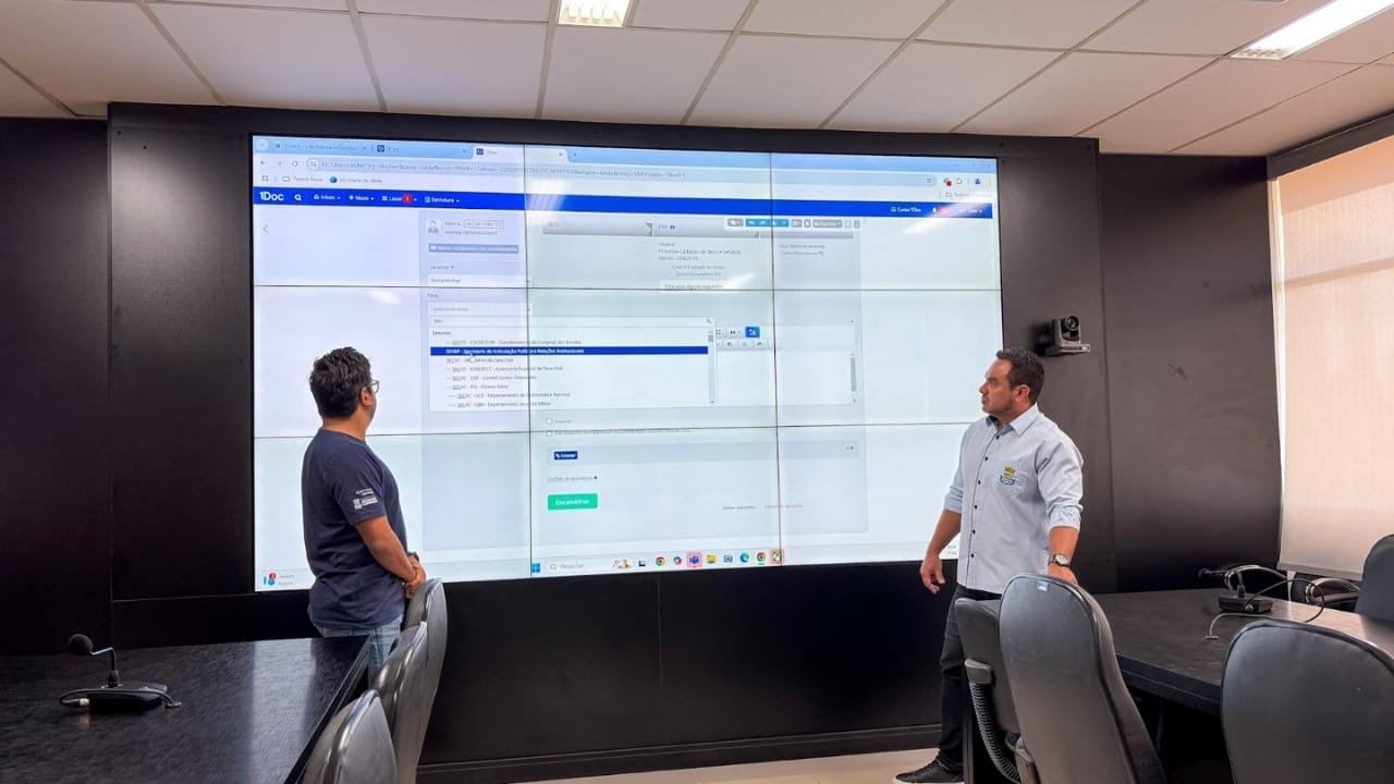 Prefeitura de Balneário Camboriú,licitações eletrônicas,processo administrativo digital,Leocádio Giacomello,plataforma 1Doc,Nova Lei de Licitações,transparência pública,compras públicas,economia de recursos,modernização administrativa,eficiência,fiscalização,capacitação de servidores,contratações públicas,Lei 14.133