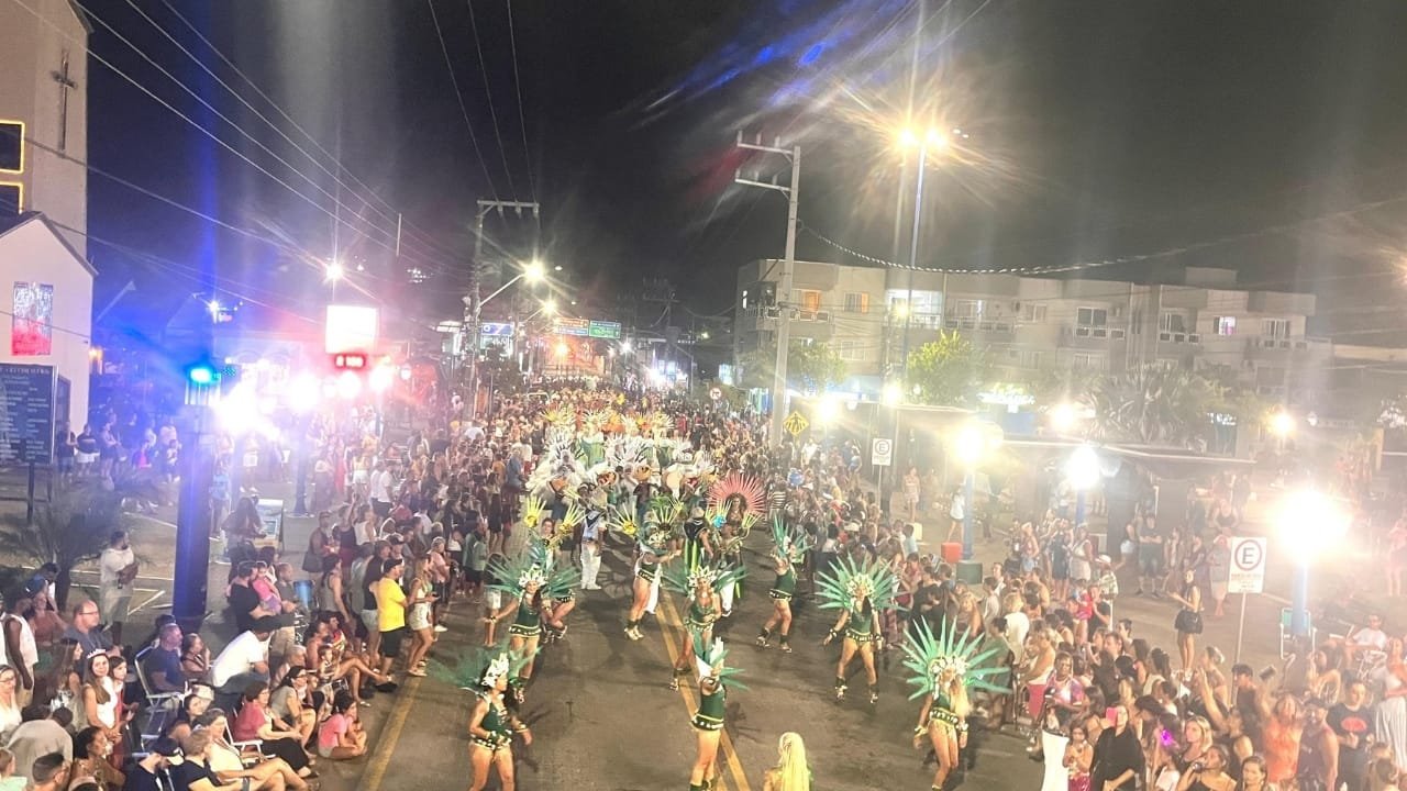 Carnaval,Porto Belo,Desfile de Blocos,Escola de Samba Unidos da Ilha da Magia,Avenida Governador Celso Ramos,Balneário Perequê,Banda S/A,Banda Seven,segurança,famílias,tradição