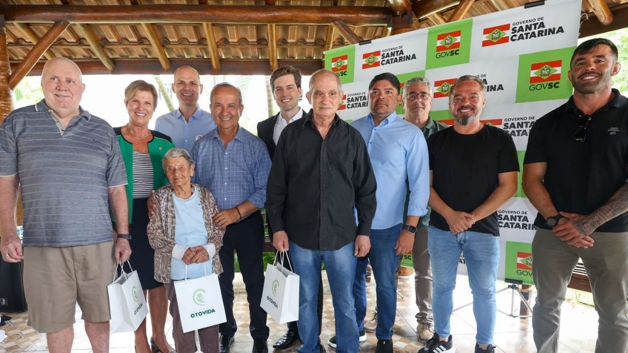 Fundo Estadual do Idoso,aparelhos auditivos,Jorginho Mello,São José,Instituto Otovida,Lar de Zulma,qualidade de vida,idosos,Adeliana Dal Pont,Péricles Tosin,inclusão social,saúde auditiva
