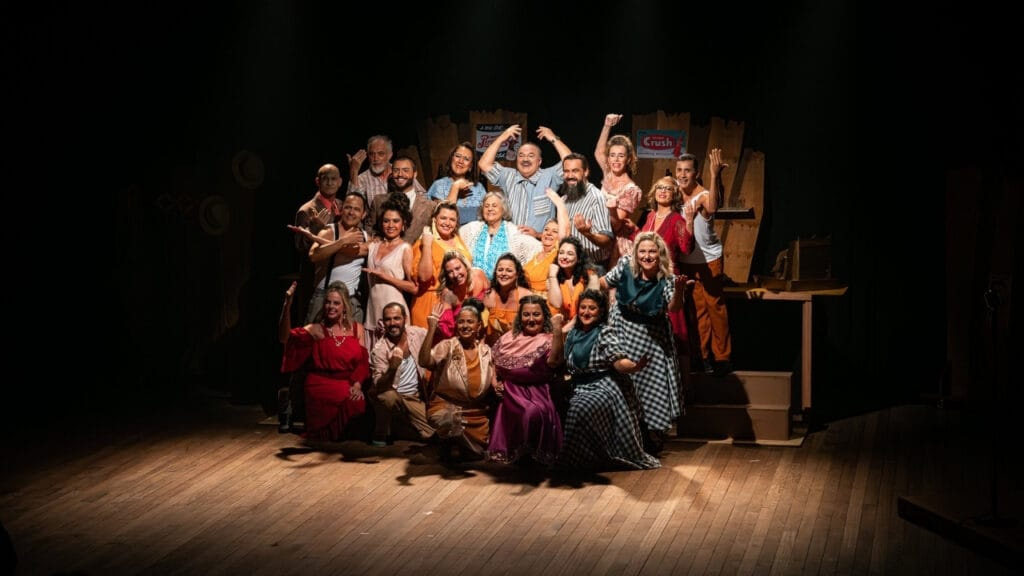 Balneário Camboriú,Teatro Álvaro de Carvalho,Florianópolis,Bar Teatro Avenida,Monique Neves,Primo Atto Produções,Maratona Cultural,espetáculo teatral,cultura catarinense,artistas locais,reabertura do TAC,história,memória,identidade,patrimônio cultural