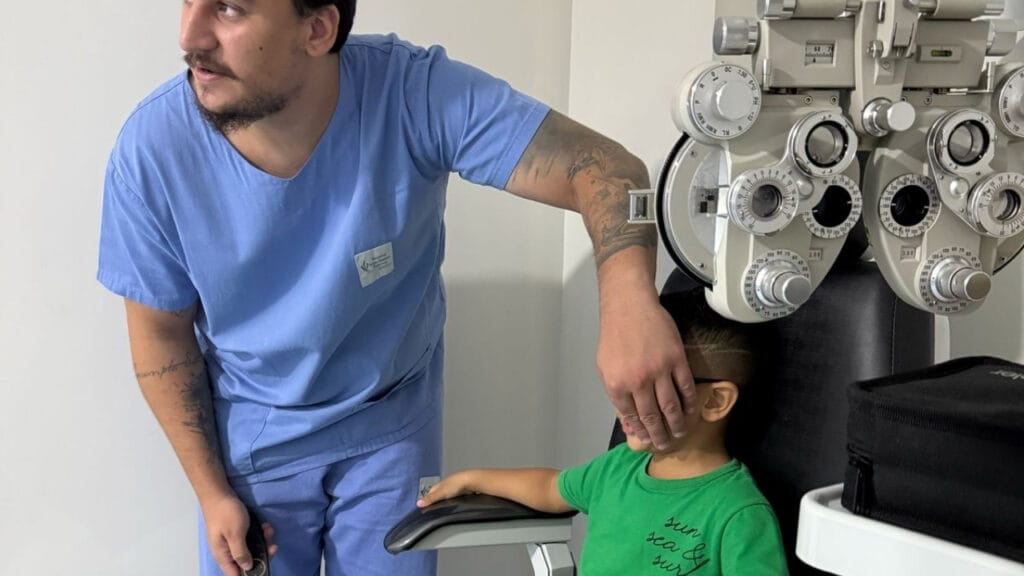 Atendimento oftalmológico pediátrico,Hospital Municipal Santo Antônio,Itapema,Secretaria de Saúde,consultas oftalmológicas,saúde infantil,Fabrício Lazzari,Unidade Básica de Saúde,cirurgias oftalmológicas,saúde ocular,Bairro Sertão do Trombudo,agilidade no atendimento,equipe multidisciplinar,prescrição de óculos,triagem.