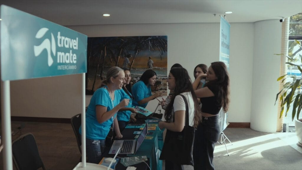 Feira do Intercâmbio,intercâmbio internacional,Florianópolis,estudo no exterior,trabalho no exterior,idiomas,oportunidades de intercâmbio,Estados Unidos,Canadá,Coreia do Sul,Irlanda,Austrália,Eduardo Heidemann,Lúcia Vieira,Hotel Majestic