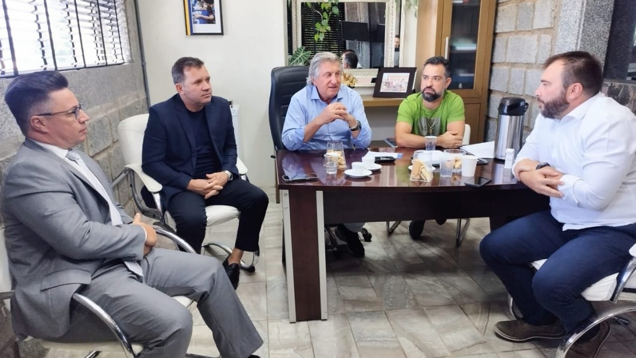 Camboriú SAF,Leonel Pavan,Estádio Robertão,Igor Zveibrucker,Camboriú FC,parcerias esportivas,futebol catarinense,Fundação Municipal de Esportes