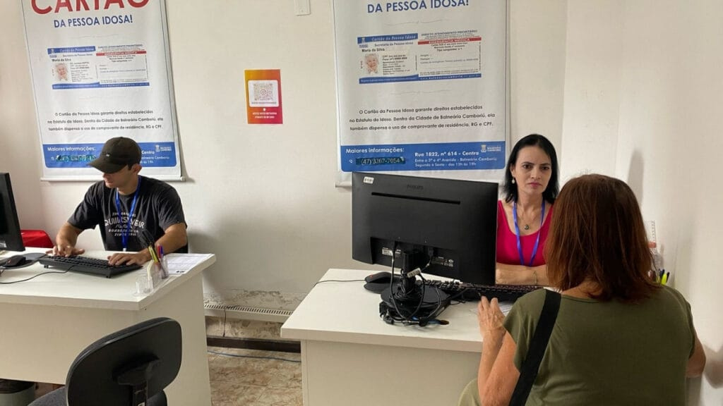 Carteira da Pessoa Idosa,Balneário Camboriú,benefícios para idosos,Secretaria da Pessoa Idosa,meia-entrada,transporte público,descontos,saúde do idoso