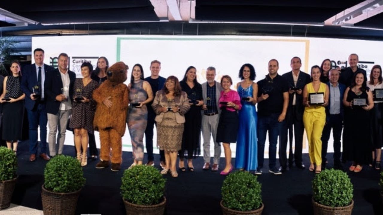 Prêmio Embaixadores de Curitiba,Curitiba Convention,eventos,turismo,Ópera de Arame,Prêmio Capivara,Gislaine Queiroz,Curitiba,Fecomércio,Sebrae Paraná,eventos técnico-científicos,feiras de negócios,eventos corporativos