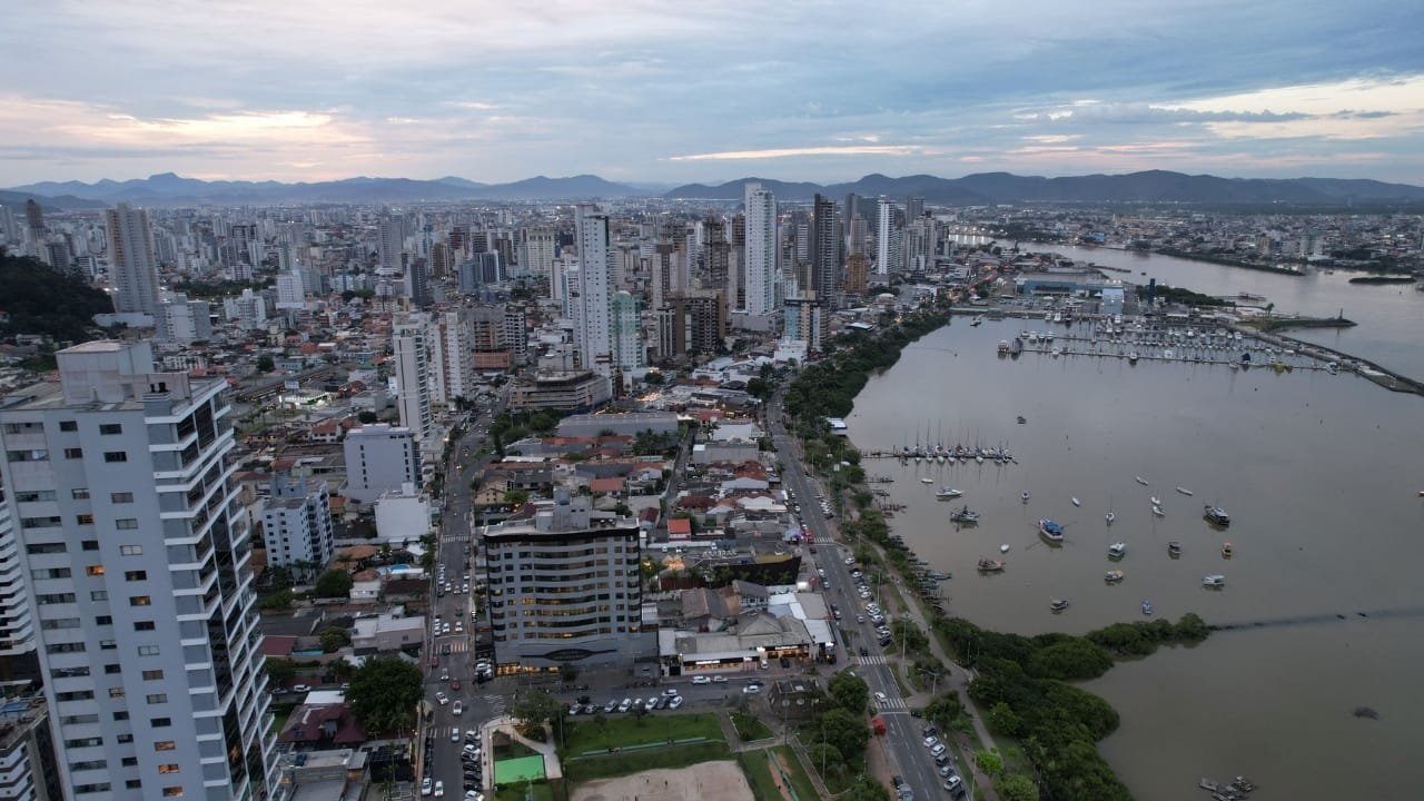 Feirão Emprega Já,FIESC,Itajaí,vagas de emprego,SENAI,capacitação gratuita,PCD,Prefeitura de Itajaí,cursos profissionalizantes,mercado de trabalho,inscrição