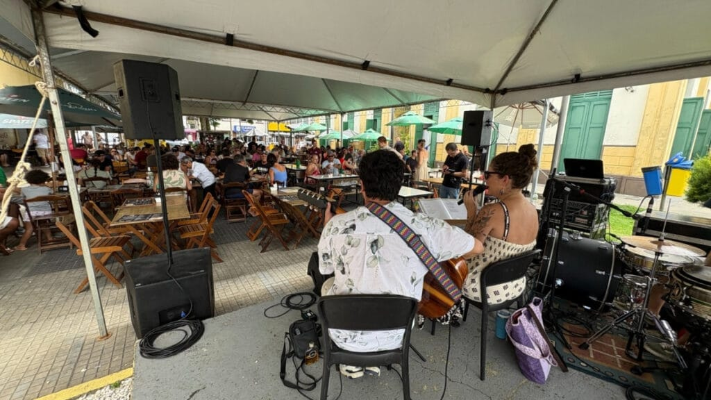 Mercado Público de Itajaí,Samba,MPB,Rock,Música Instrumental,Banda Ninguém Sabe,The Headcutters,Brasiliana Trio,Graciki & Leduc Duo,Ester Poesia Acústico,Samba de Bárbara,Alessandra Cipriane,Gastronomia,Cultura Local,Eventos Musicais.