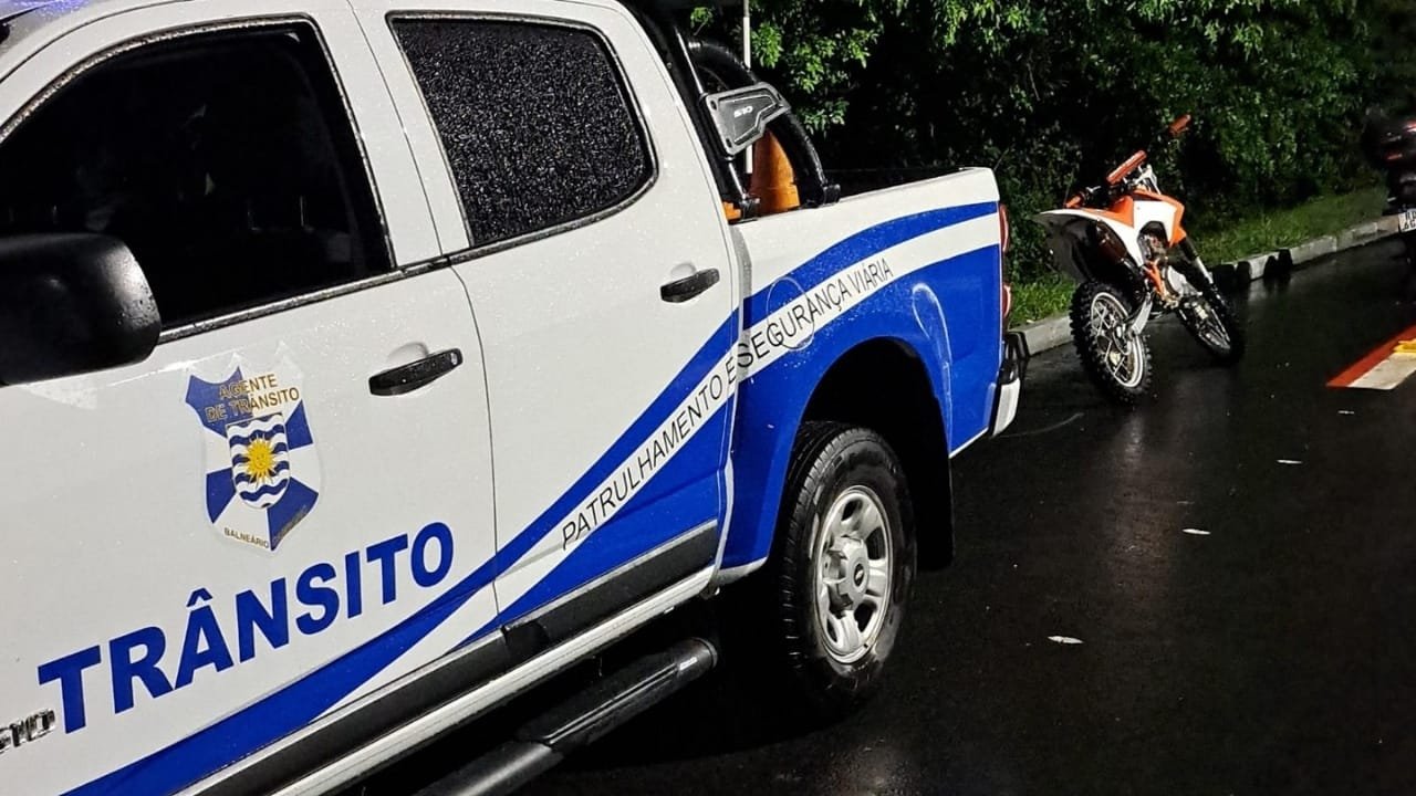Guarda Municipal,Balneário Camboriú,furto de fiação elétrica,Avenida Santa Catarina,Central de Plantão Policial,prisão,segurança pública,crime,rondas,comércio,voz de prisão.