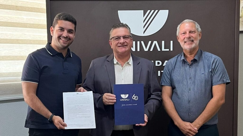 parceria Câmara Univali,bolsas de estudo Camboriú,estágios Univali,Programa Parceiro Univali,Marlon Borsatto,Valdir Cechinel Filho,cooperação técnica SC,gestão legislativa,mobilidade urbana Camboriú