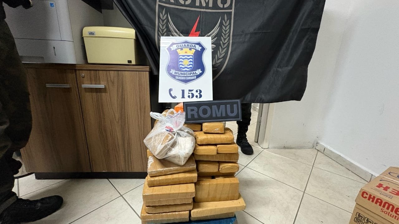 prisão traficante BC,45 kg maconha,operação ROMU,Rua José Luiz dos Reis,Bairro Nova Esperança,CPP Balneário Camboriú,apreensão recorde BC,tráfico drogas SC,Guarda Municipal apreensão,patrulhamento ostensivo,combate narcóticos,valor drogas apreendidas,delegacia narcóticos SC,operação terça-feira,pontos de droga BC