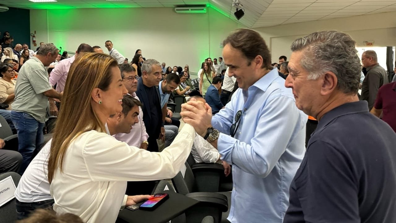 Balneário Camboriú,prefeitura,Jorginho Mello,Juliana Pavan,Avenida Martin Luther,Hospital Ruth Cardoso,Contorno Viário Norte,CIEP Rodesindo Pavan,reforma escolas,UTI Neonatal,Emasa,Celesc,Corpo de Bombeiros,Colégio Militar,Delegacia Regional
