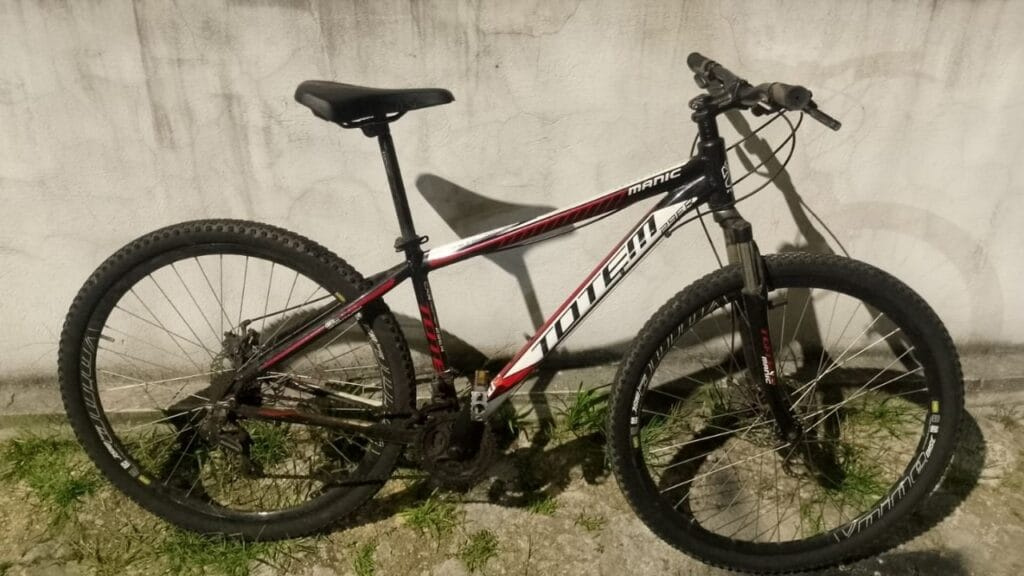 Guarda Municipal,Balneário Camboriú,furto de bicicleta,prisão,Rua 1001,Avenida Brasil,flagrante,populares,cadeado,crack,vício,Central de Plantão Policial,CPP,crime,segurança pública,tentativa de furto