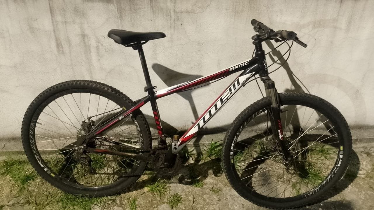 Guarda Municipal,Balneário Camboriú,furto de bicicleta,prisão,Rua 1001,Avenida Brasil,flagrante,populares,cadeado,crack,vício,Central de Plantão Policial,CPP,crime,segurança pública,tentativa de furto