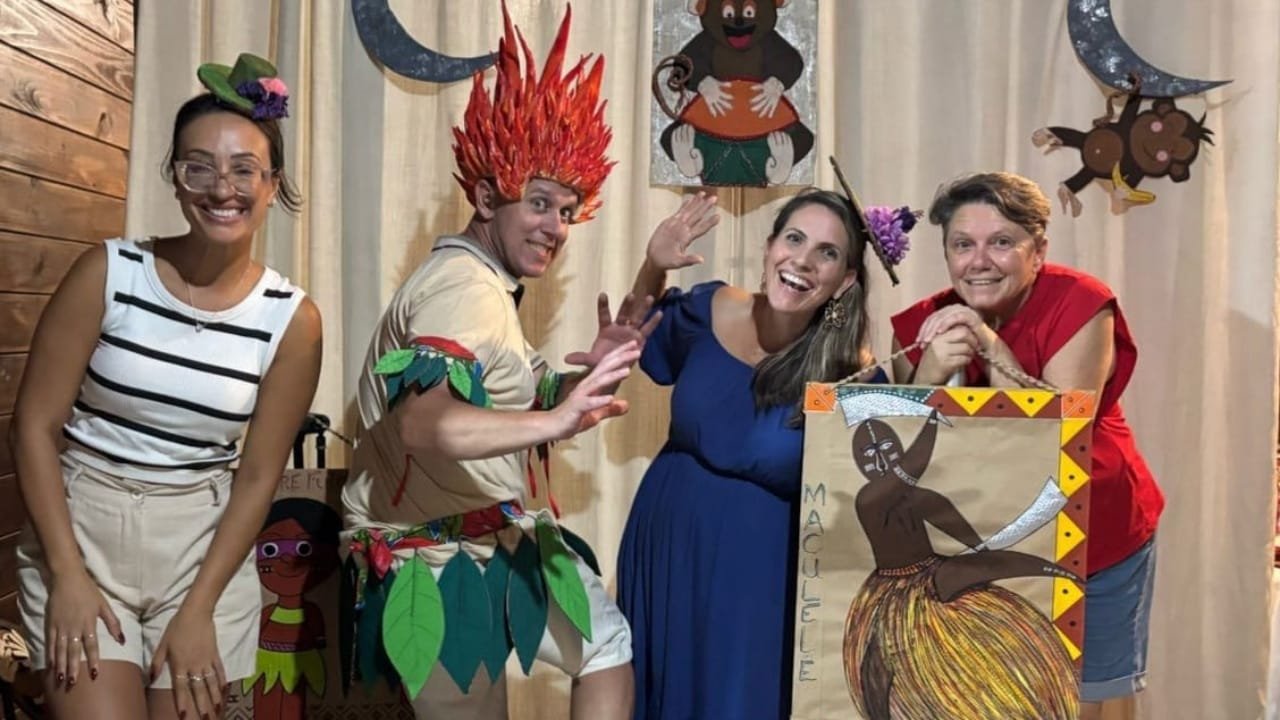 Arandu Eté,Bombinhas,cultura indígena,folclore brasileiro,Maria Cristina Mello,Samara Miranda,Curupira,Vitória-Régia,Maculelê,acessibilidade,Libras,Fundação Municipal de Cultura