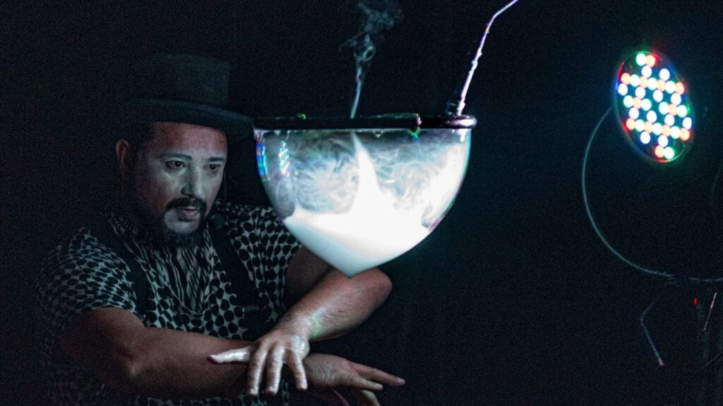 O Mago das Megabolhas,turnê nacional,Curitiba,Joinville,Teatro Regina Vogue,Teatro Juarez Machado,Mago Doriswoldo,bolhas de sabão,espetáculo infantil,malabarismo,Boneco Jenisvaldo