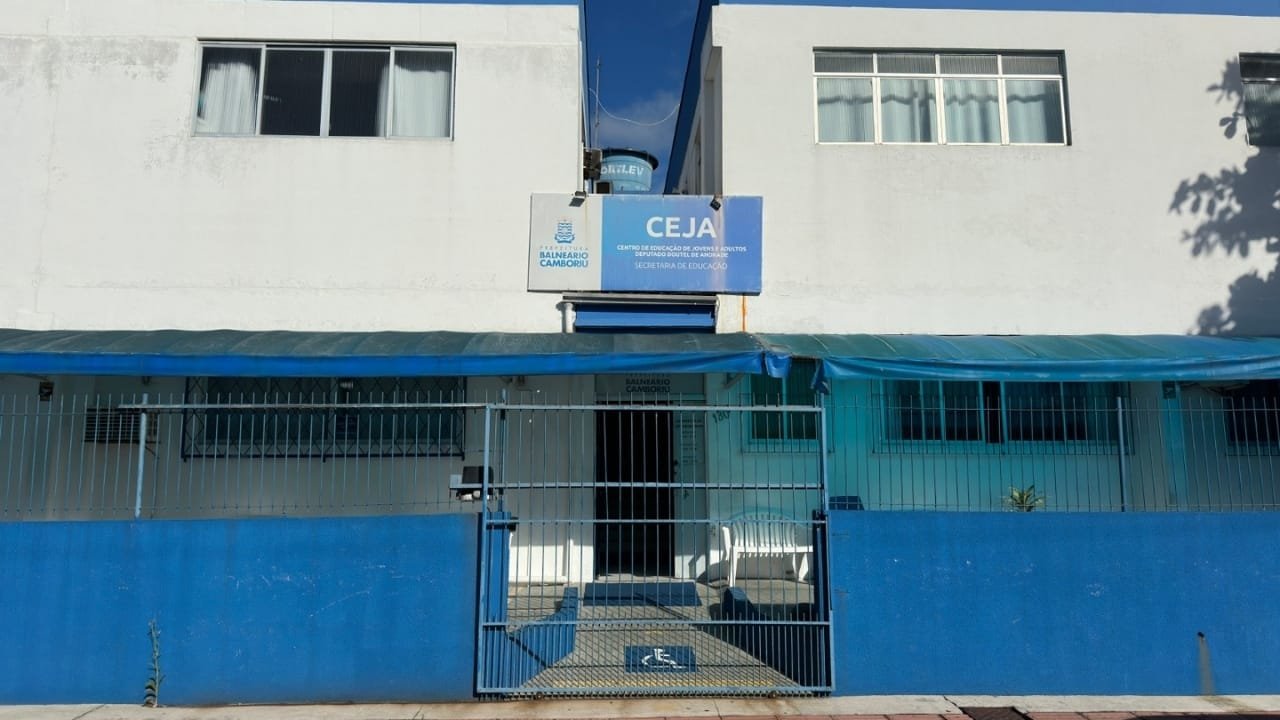 curso de português,estrangeiros,Balneário Camboriú,CEJA,Secretaria de Educação,integração social,língua portuguesa,aulas presenciais,matrículas,comunicação cotidiana,certificado,Maria Ester Menegasso,imigrantes,mercado de trabalho,atividades práticas